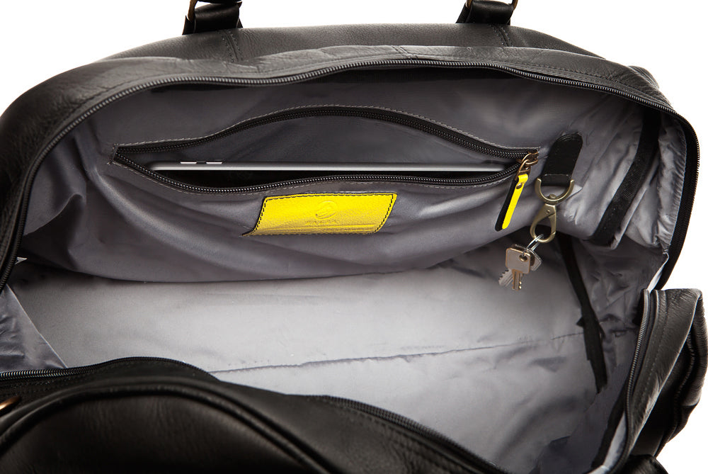 sac de voyage 48h en cuir noir détail jaune
